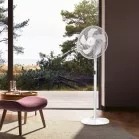 Вентилятор напольный Electrolux EFF-1002i 50Вт скоростей:3 ПДУ белый