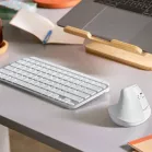 Мышь Logitech Lift белый оптическая 4000dpi silent беспров. BT/Radio USB для ноутбука 5but (910-006486)